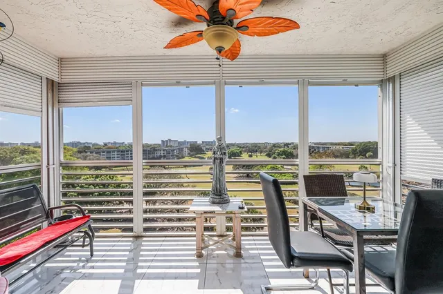 $259,000 | 3520 Oaks Way, Unit 809, Pompano Beach, FL 33069