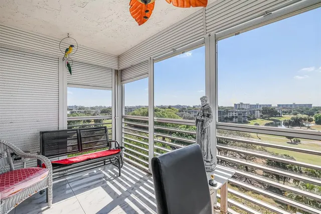 $259,000 | 3520 Oaks Way, Unit 809, Pompano Beach, FL 33069