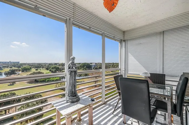 $259,000 | 3520 Oaks Way, Unit 809, Pompano Beach, FL 33069