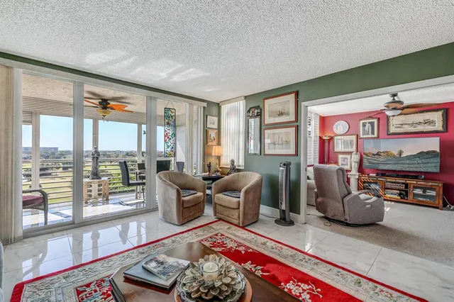 $259,000 | 3520 Oaks Way, Unit 809, Pompano Beach, FL 33069