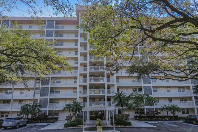 $259,000 | 3520 Oaks Way, Unit 809, Pompano Beach, FL 33069
