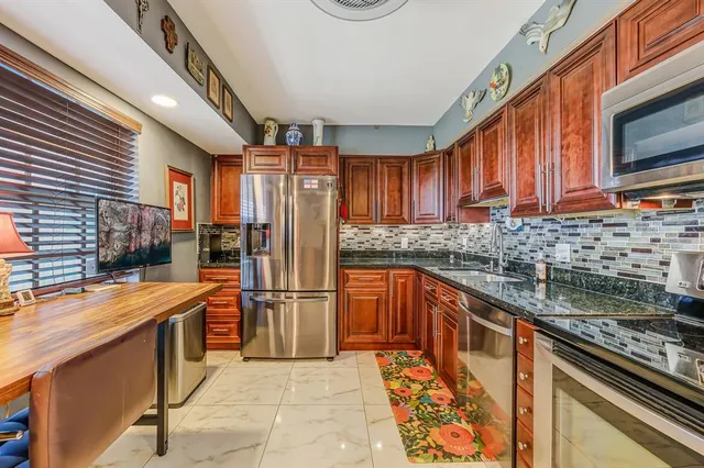 $259,000 | 3520 Oaks Way, Unit 809, Pompano Beach, FL 33069