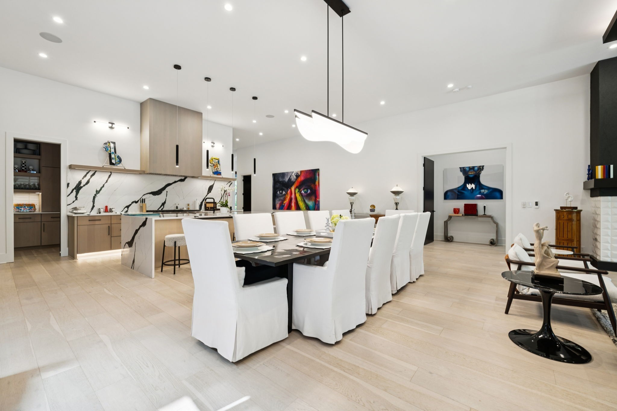 3916 Harding Place Nashville, TN 37215 - Photo 20 of 85 a living room with furniture and a flat screen tv