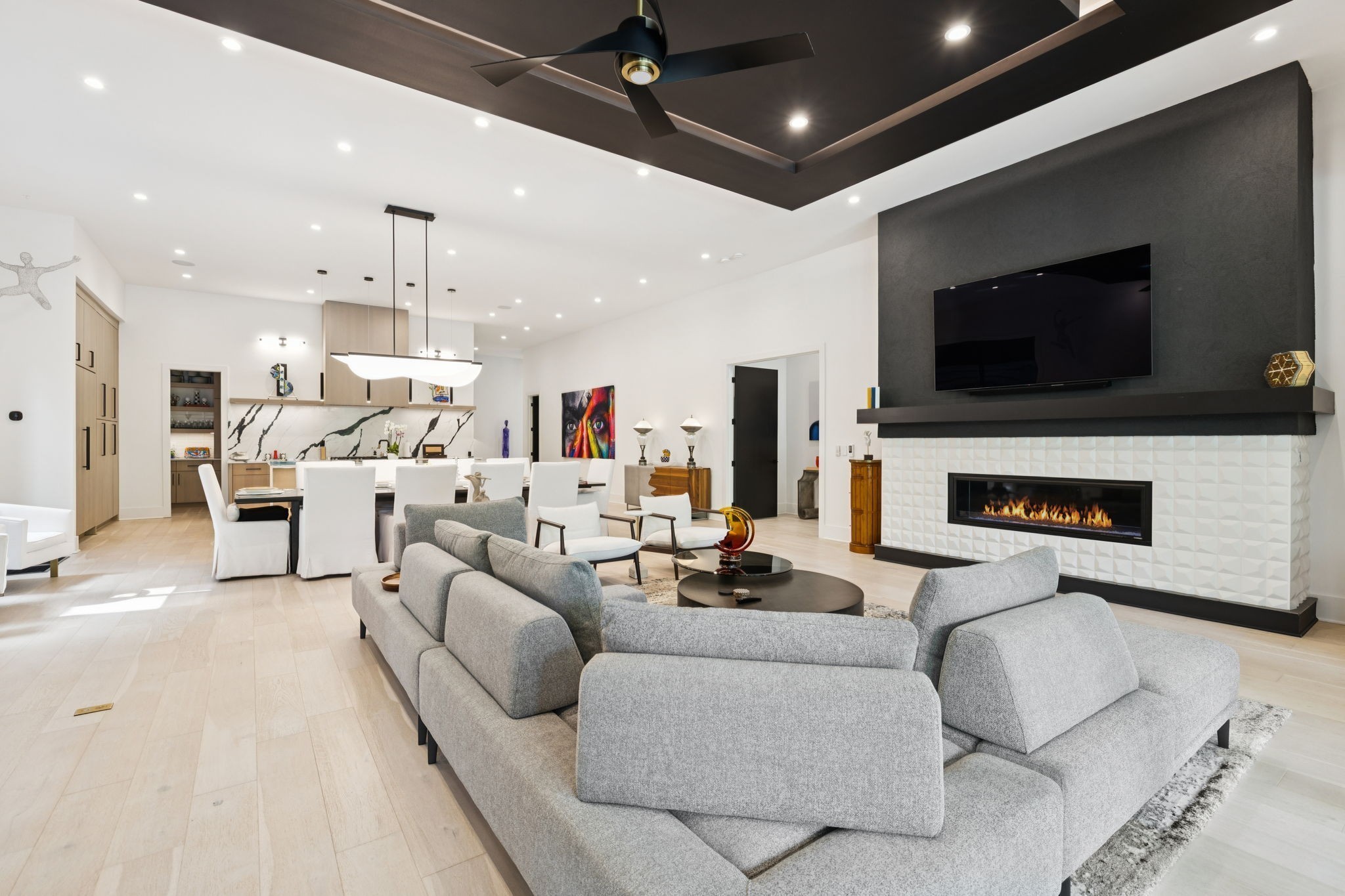 3916 Harding Place Nashville, TN 37215 - Photo 22 of 85 a living room with furniture and a flat screen tv