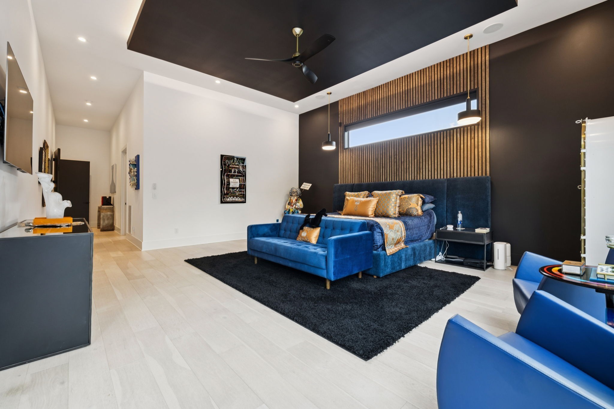 3916 Harding Place Nashville, TN 37215 - Photo 29 of 85 a living room with furniture and a flat screen tv