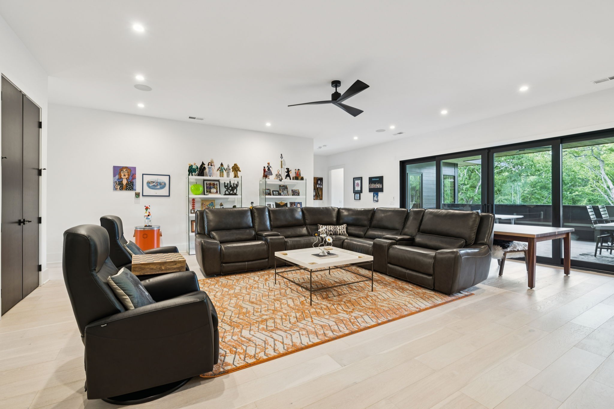 3916 Harding Place Nashville, TN 37215 - Photo 45 of 85 a living room with furniture and a large window