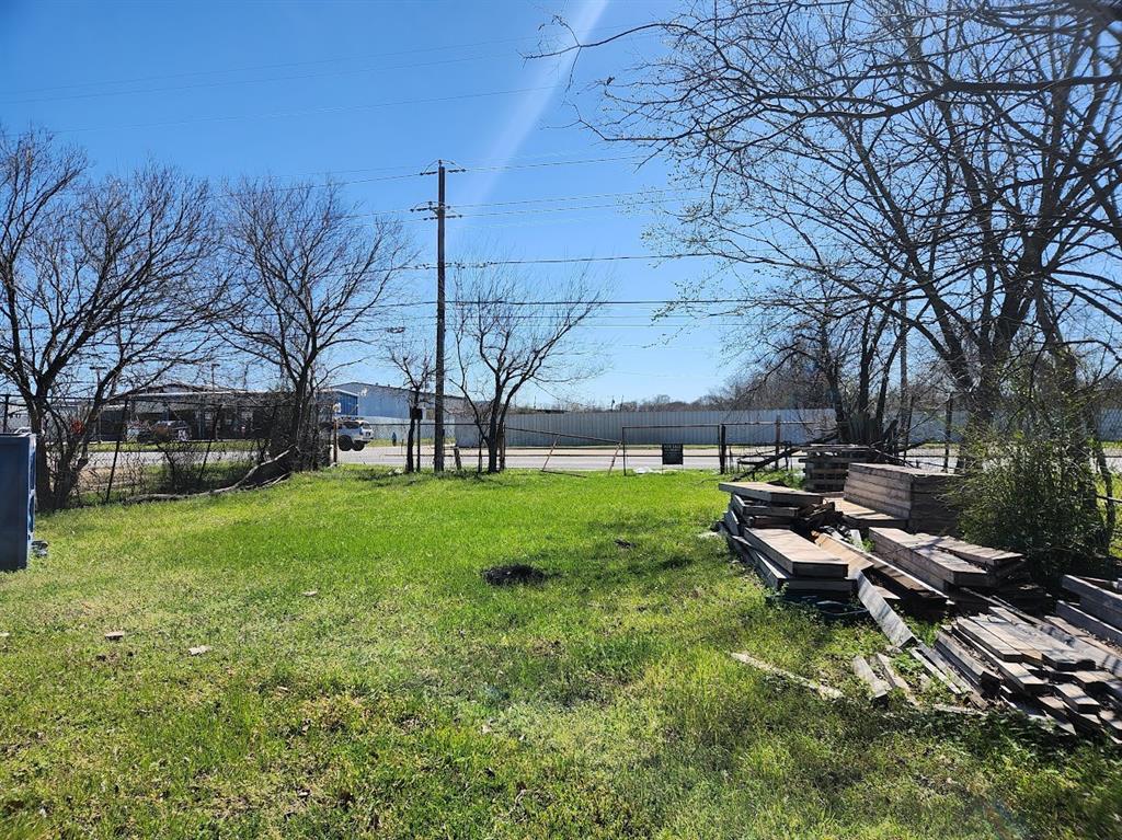 3605 Singleton Boulevard Dallas, TX 75212 - Photo 4 of 10 View of yard featuring a tennis court and fence