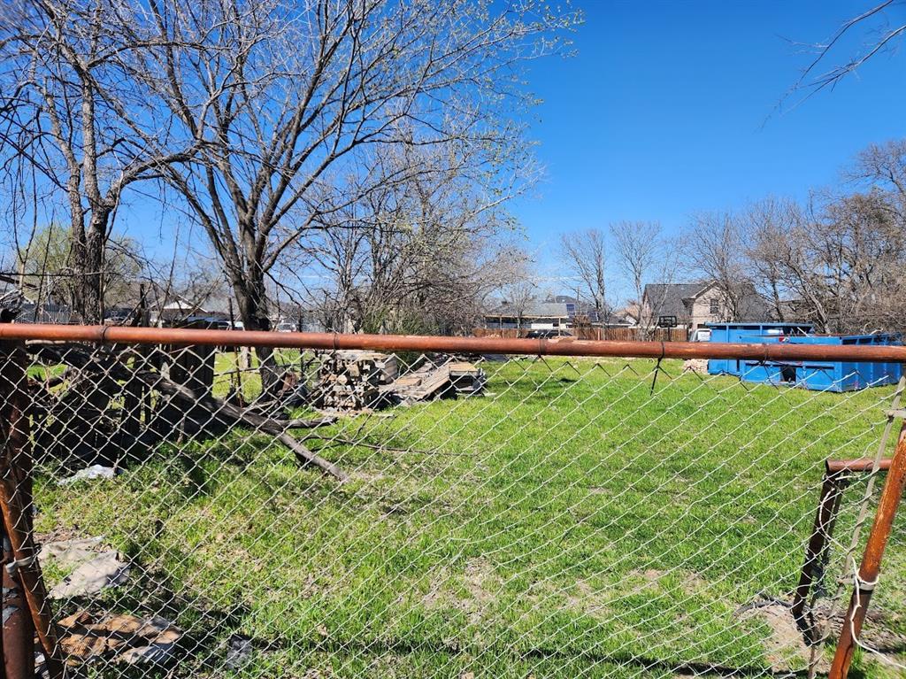3605 Singleton Boulevard Dallas, TX 75212 - Photo 7 of 10 View of yard featuring fence