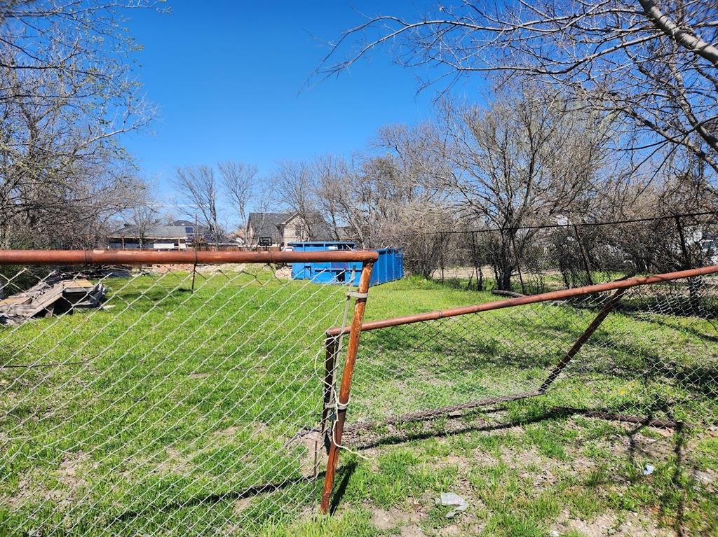 3605 Singleton Boulevard Dallas, TX 75212 - Photo 10 of 10 View of yard featuring fence