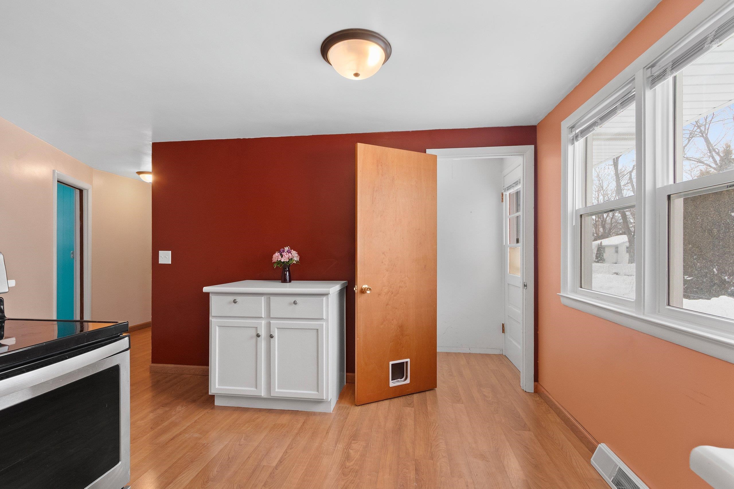 2412 North Morrison Street Appleton, WI 54911 - Photo 12 of 39