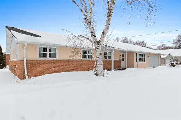 $289,900 | 2412 North Morrison Street, Appleton, WI 54911