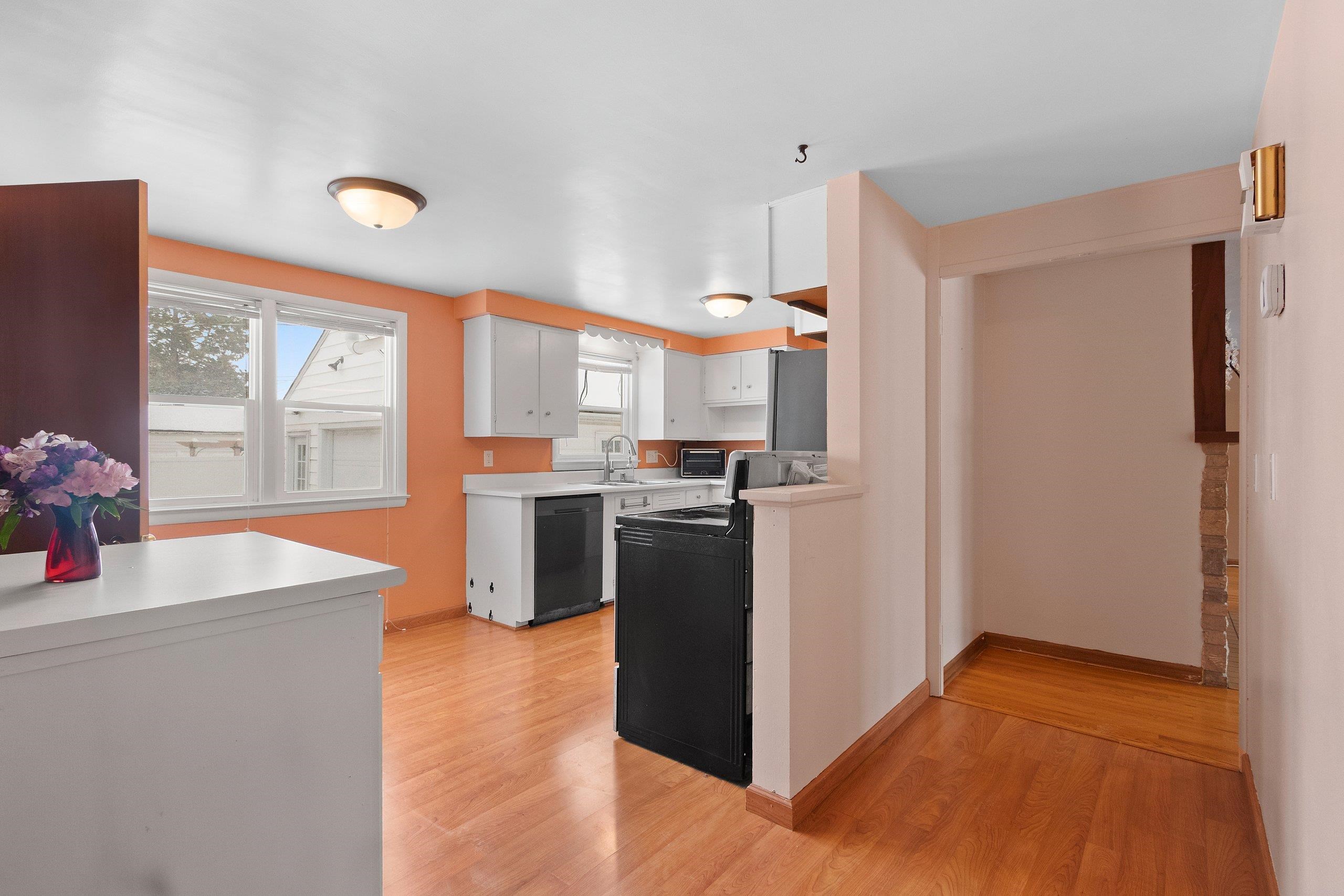 2412 North Morrison Street Appleton, WI 54911 - Photo 9 of 39