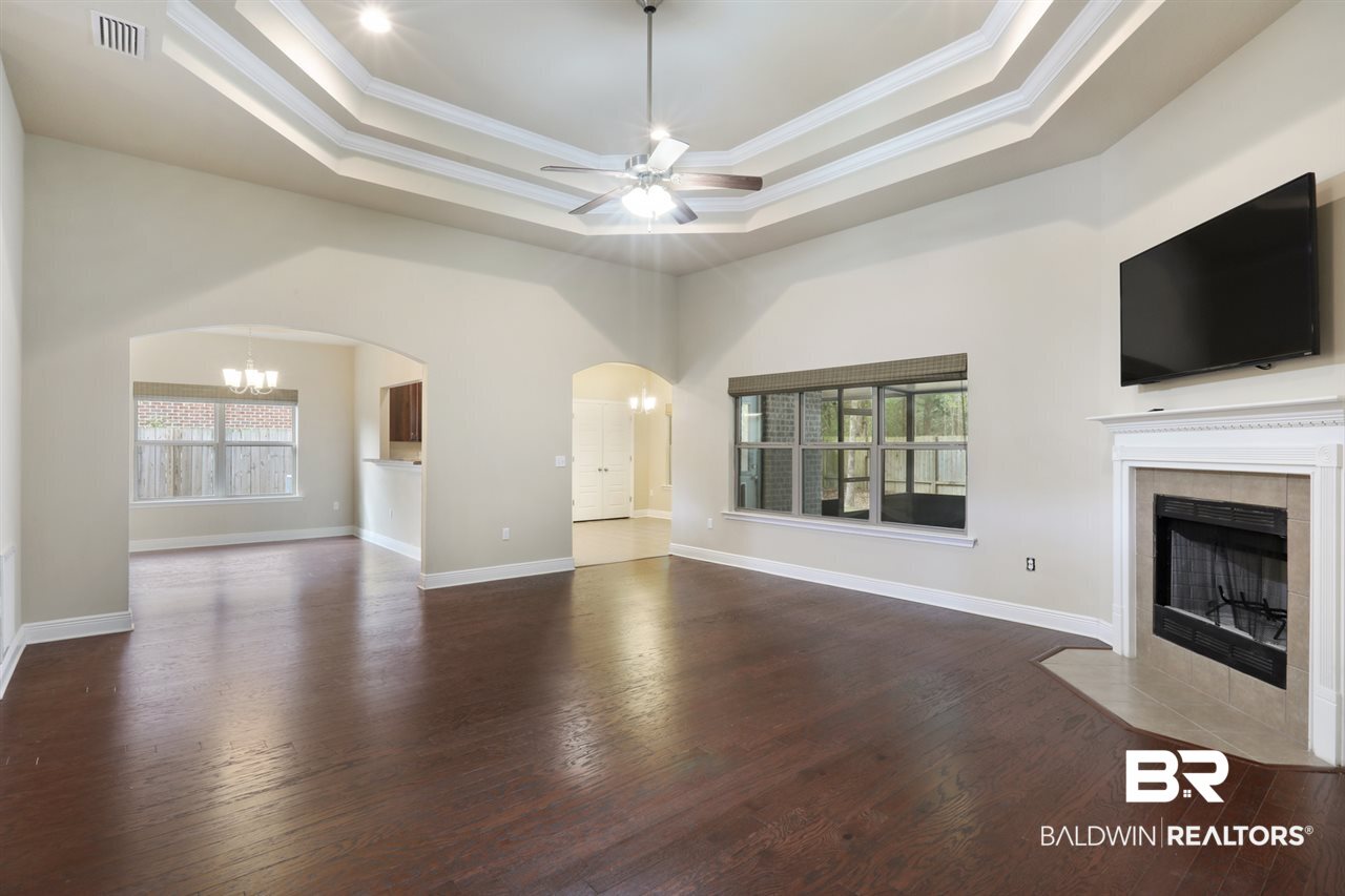 21415 Roundhouse Road Fairhope, AL 36532 - Photo 3 of 16 Living Room