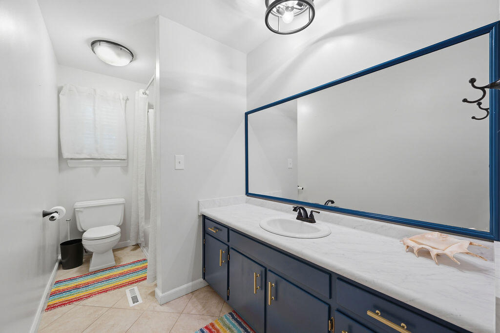 7608 Ridge Bay Drive Hixson, TN 37343 - Photo 21 of 52 Guest Full Bathroom