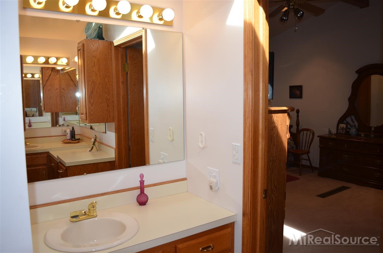 6057 Lynd Road Marlette, MI 48453 - Photo 13 of 30 31166050-12.JPG