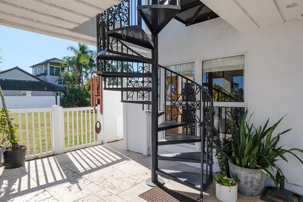 a view of entryway front of house
