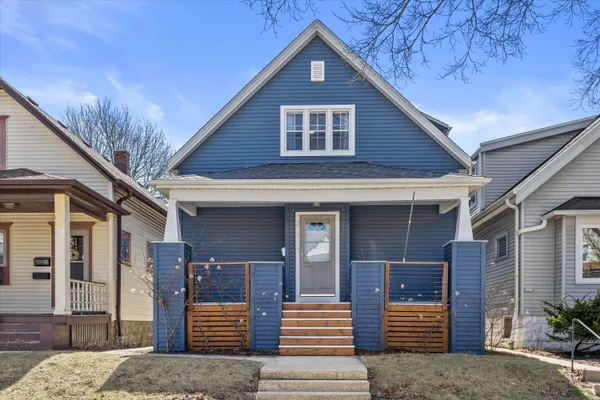 $1,600 | 311 East Rosedale Avenue, Unit UPPER/2, Milwaukee, WI 53207