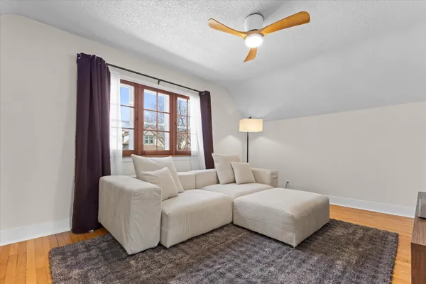 $1,600 | 311 East Rosedale Avenue, Unit UPPER/2, Milwaukee, WI 53207