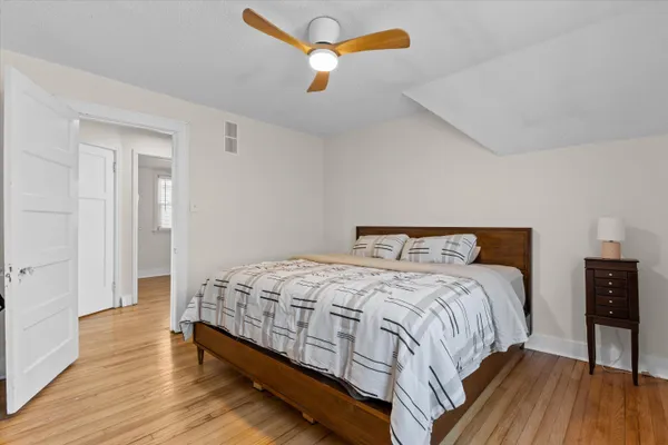 $1,600 | 311 East Rosedale Avenue, Unit UPPER/2, Milwaukee, WI 53207
