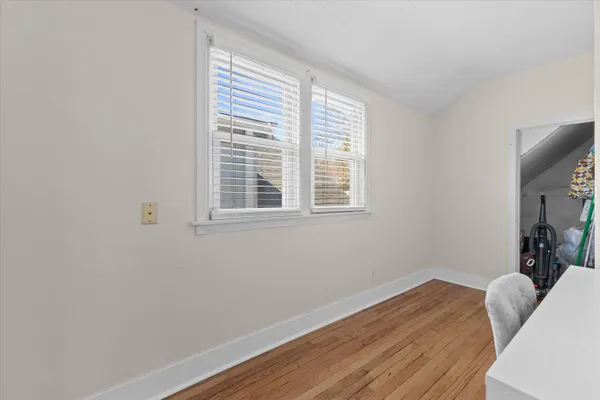 $1,600 | 311 East Rosedale Avenue, Unit UPPER/2, Milwaukee, WI 53207