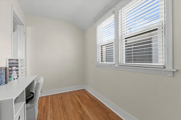 $1,600 | 311 East Rosedale Avenue, Unit UPPER/2, Milwaukee, WI 53207