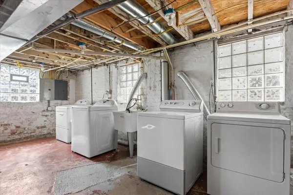 $1,600 | 311 East Rosedale Avenue, Unit UPPER/2, Milwaukee, WI 53207