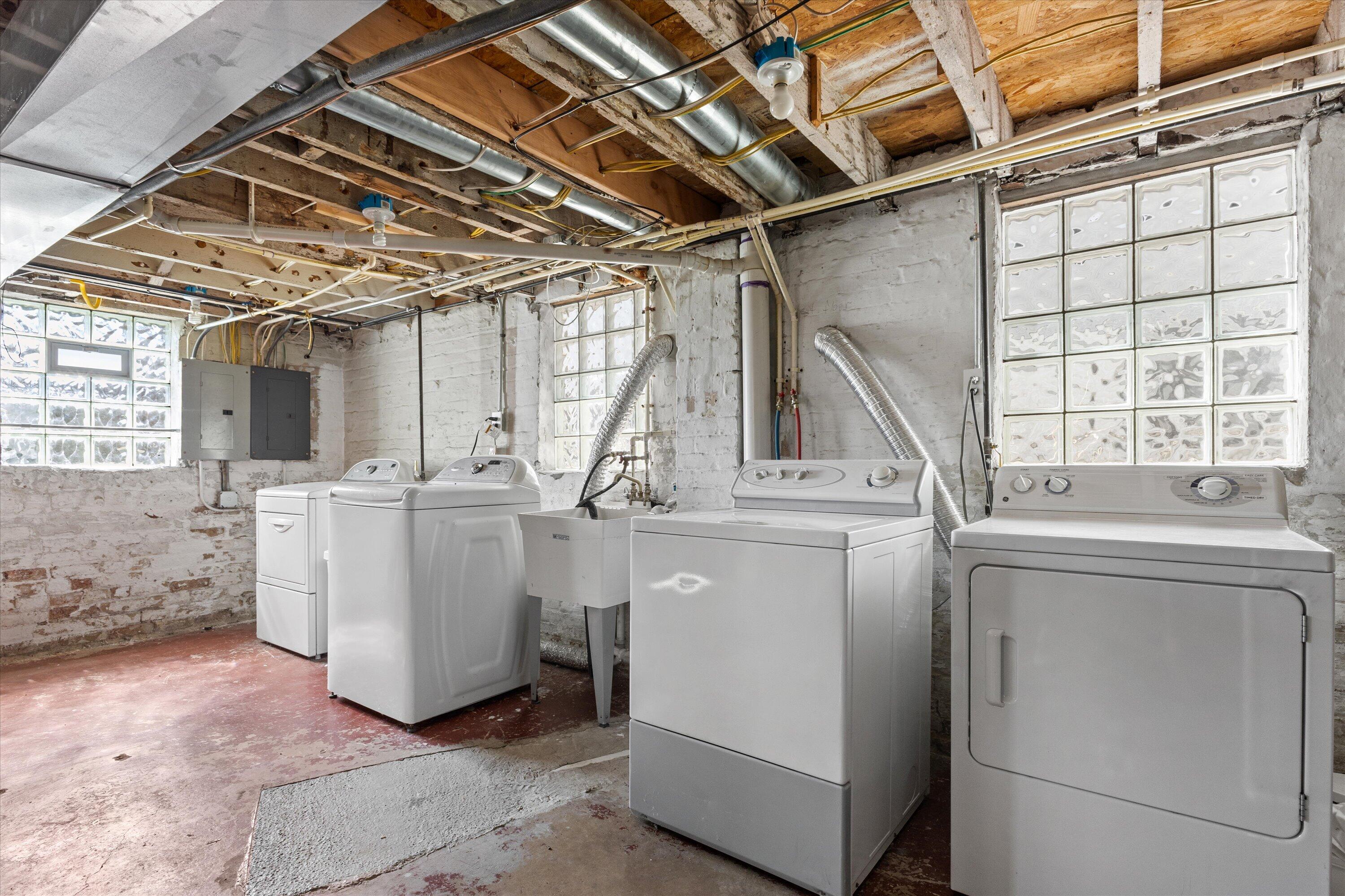 311 East Rosedale Avenue, Unit UPPER/2 Milwaukee, WI 53207 - Photo 18 of 21 21-6D1A5522