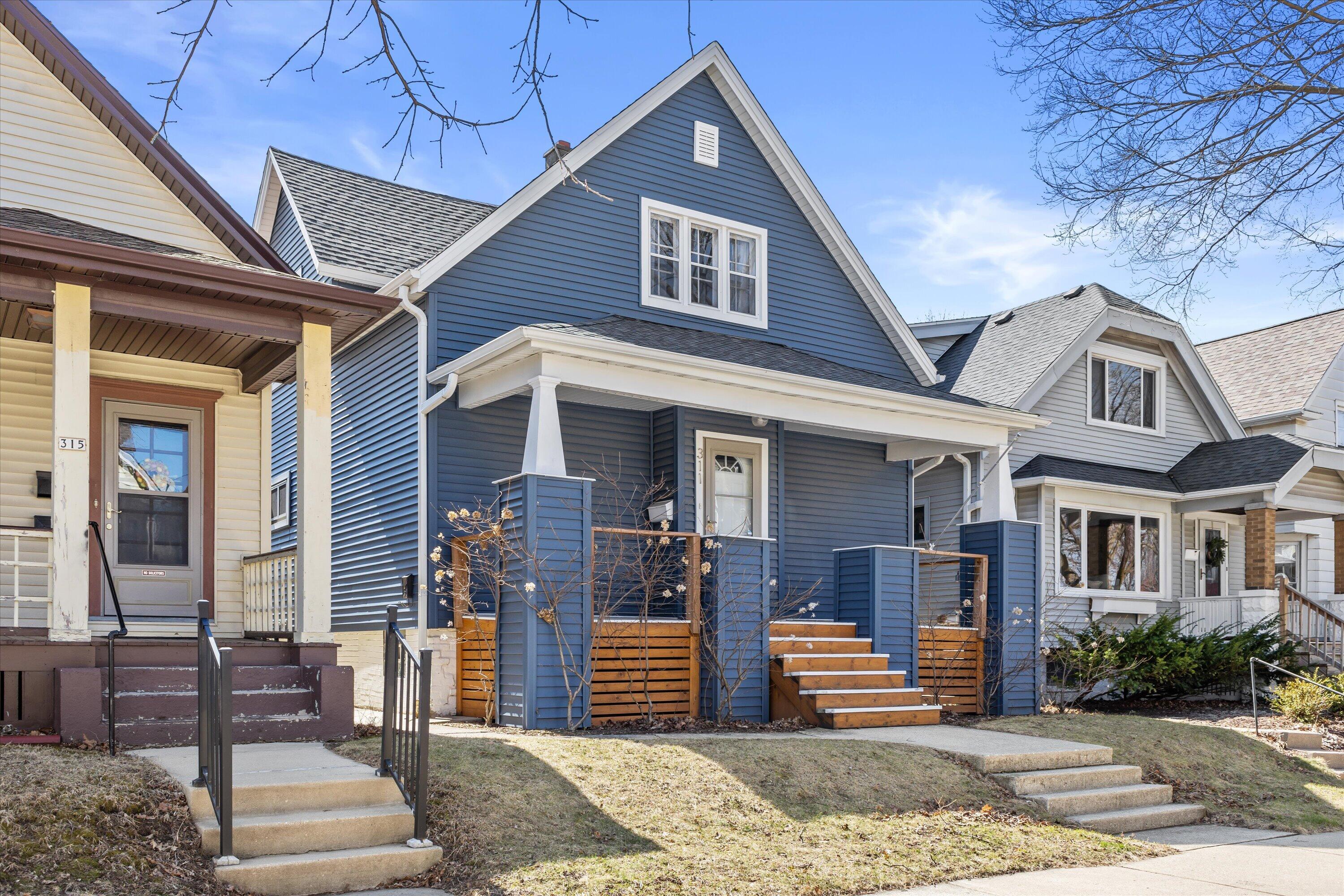 311 East Rosedale Avenue, Unit UPPER/2 Milwaukee, WI 53207 - Photo 2 of 21 02-6D1A5374