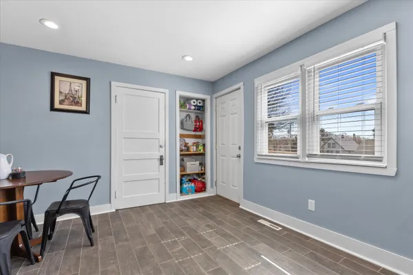 $1,600 | 311 East Rosedale Avenue, Unit UPPER/2, Milwaukee, WI 53207