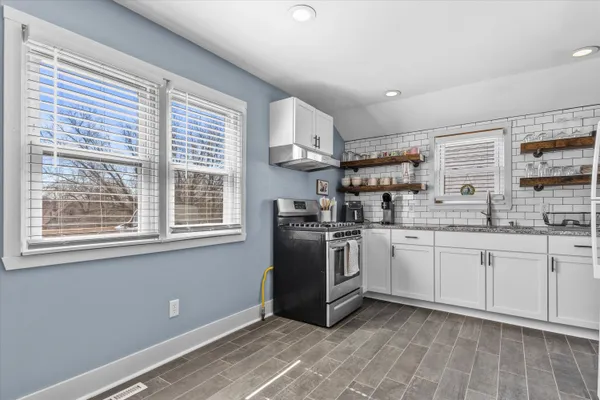 $1,600 | 311 East Rosedale Avenue, Unit UPPER/2, Milwaukee, WI 53207