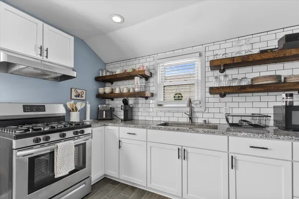 $1,600 | 311 East Rosedale Avenue, Unit UPPER/2, Milwaukee, WI 53207