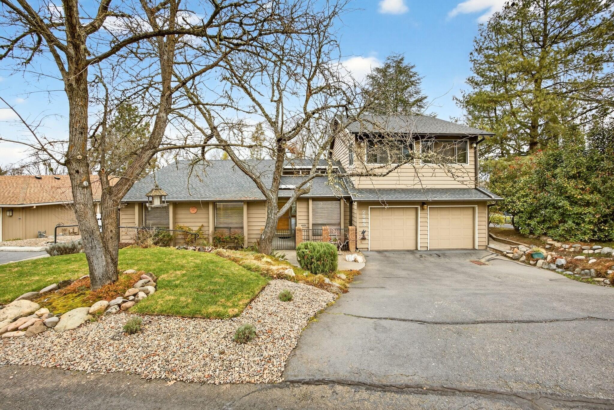 2585 Freedom Way Medford, OR 97504 - Photo 3 of 66