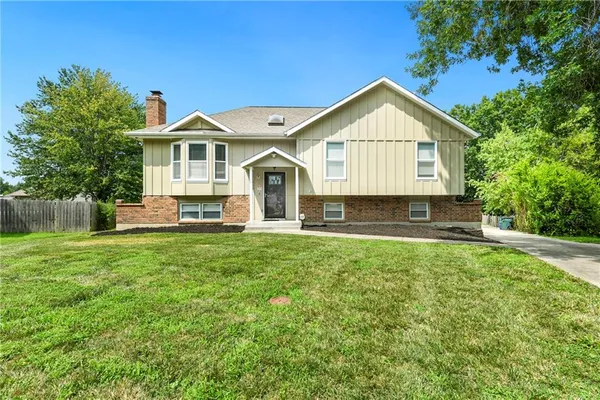 $350,000 | 1732 Southeast Silkwood Court, Lee's Summit, MO 64063