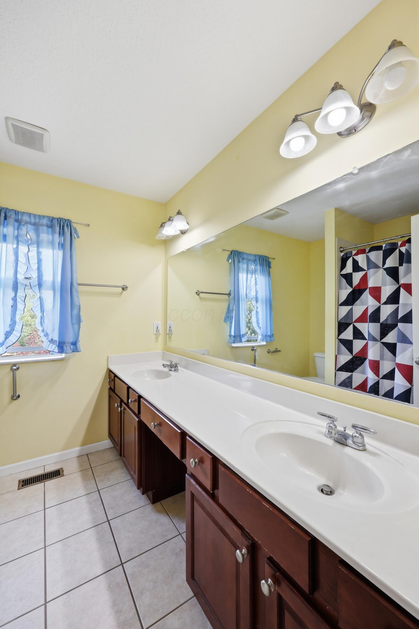 8104 Amanda Northern Road Northwest Canal Winchester, OH 43110 - Photo 27 of 27 2nd floor hall bathroom