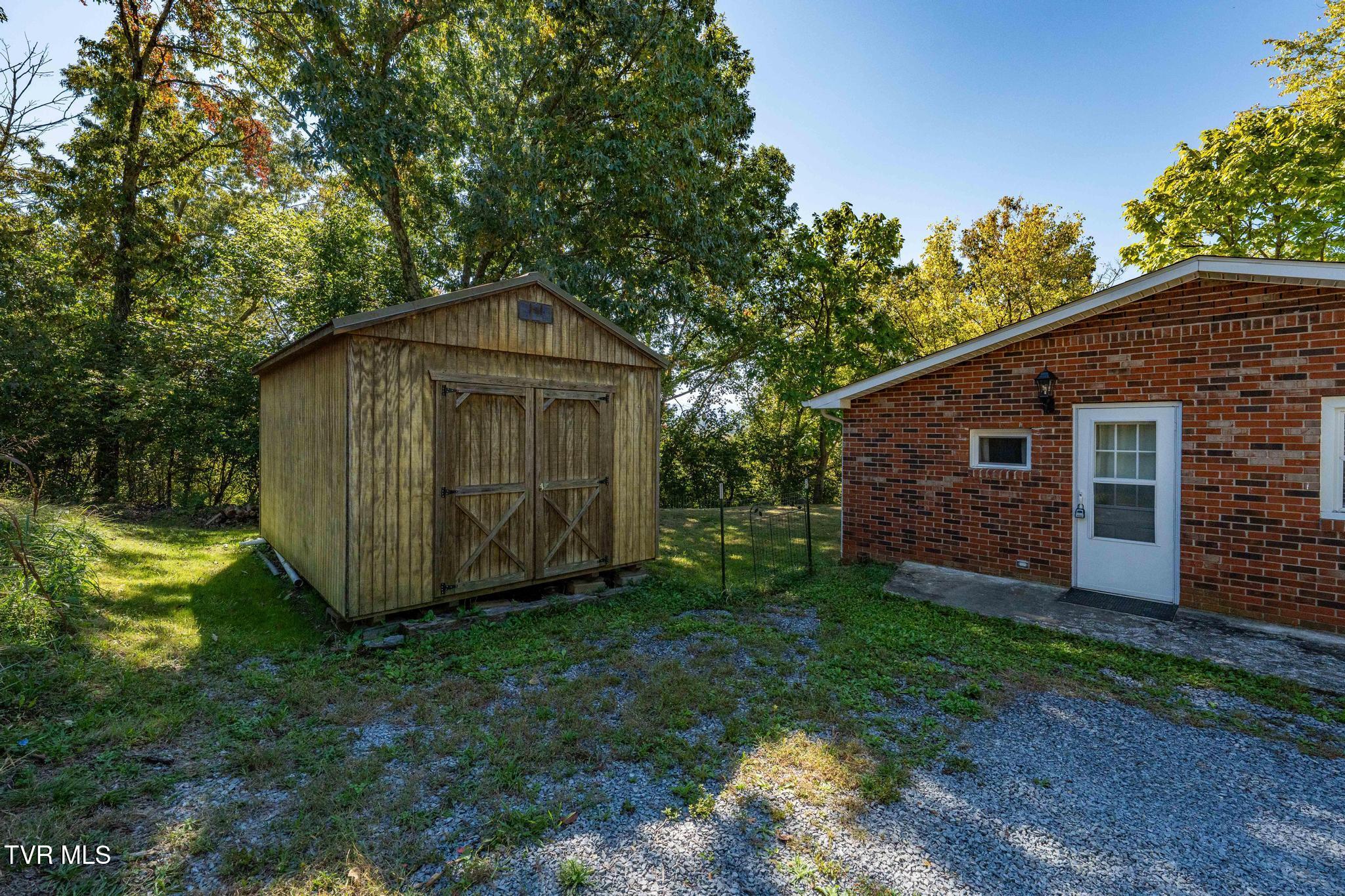 338 Gifford Road Bristol, TN 37620 - Photo 7 of 57 Side Entrance
