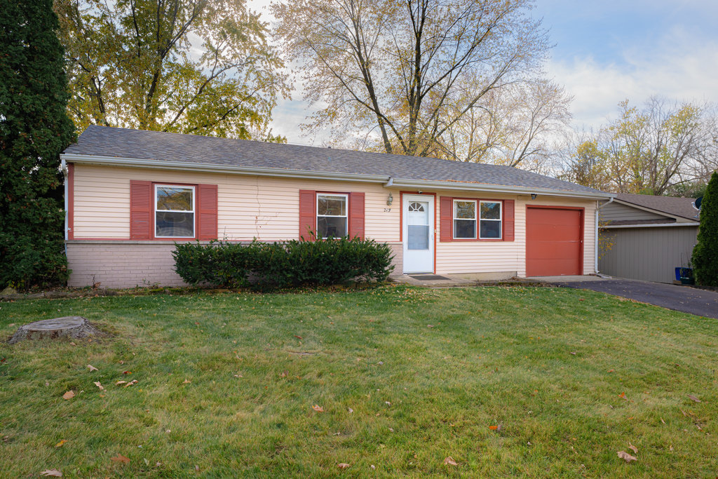 213 Rockhurst Road Bolingbrook, IL 60440 - Photo 14 of 14 a house view with a garden space