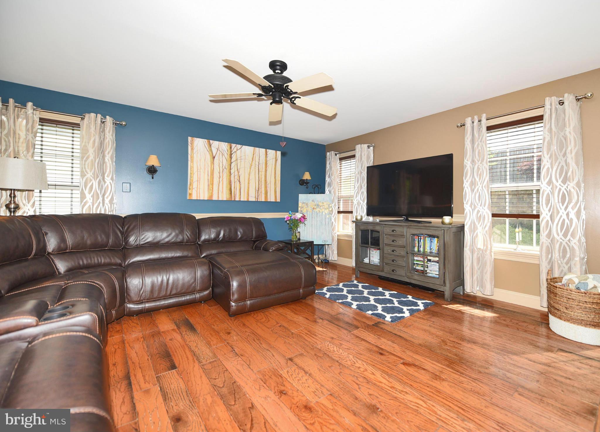 4505 King George Court Nottingham, MD 21236 - Photo 6 of 30 a living room with furniture and a flat screen tv