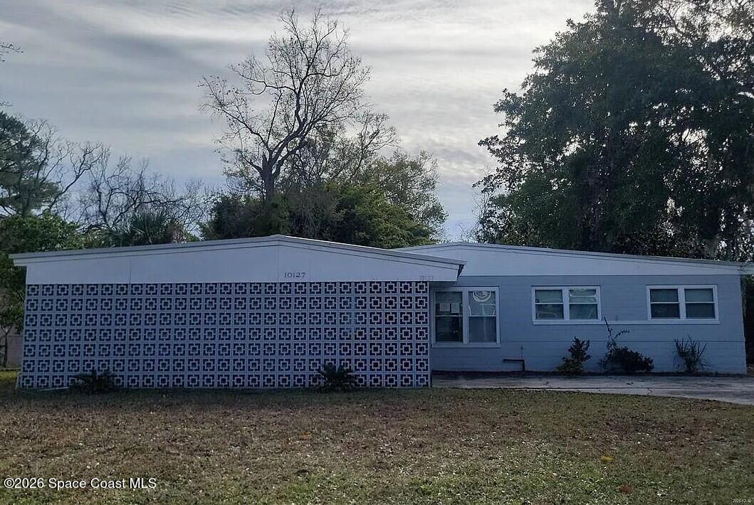10127 Haverford Road Jacksonville, FL 32218 - Photo 2 of 6 a view of a house with a garden