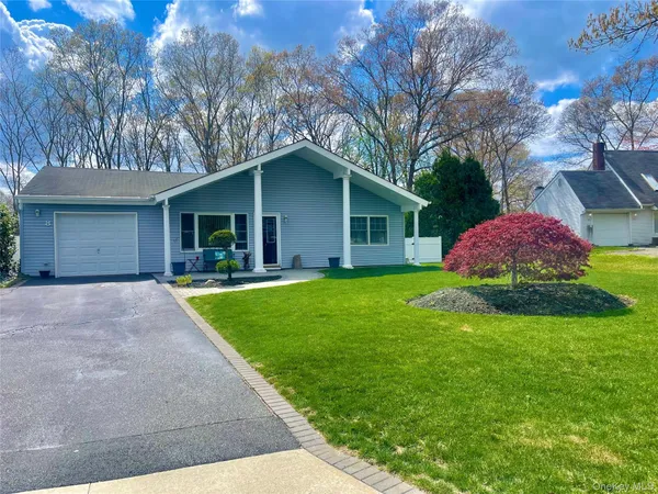 $549,999 | 8 Tahoe Court, Coram, NY 11727