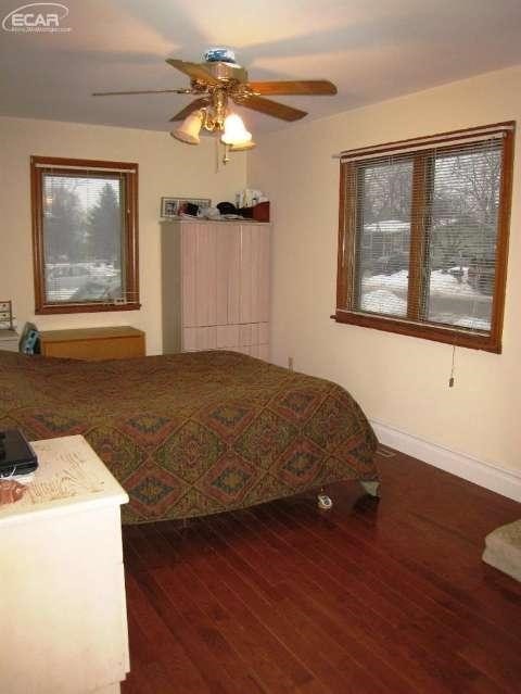 986 Parallel Street Fenton, MI 48430 - Photo 16 of 27 20430274-15.JPG