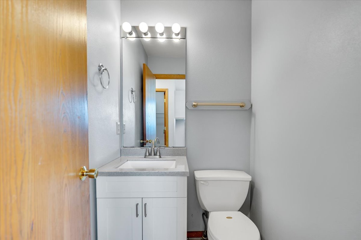 6621 Samantha Lane Rockford, IL 61107 - Photo 14 of 38 a bathroom with a toilet sink and mirror