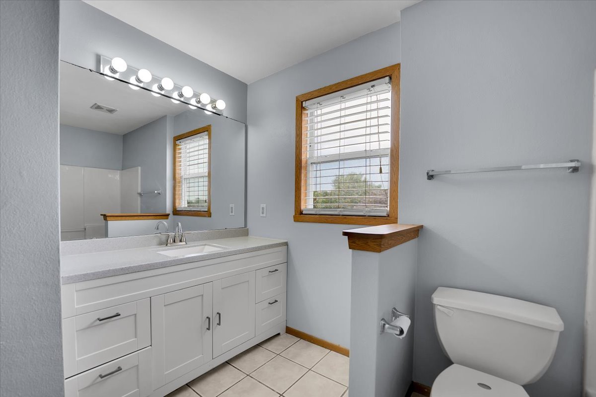 6621 Samantha Lane Rockford, IL 61107 - Photo 20 of 38 a bathroom with a toilet sink and mirror