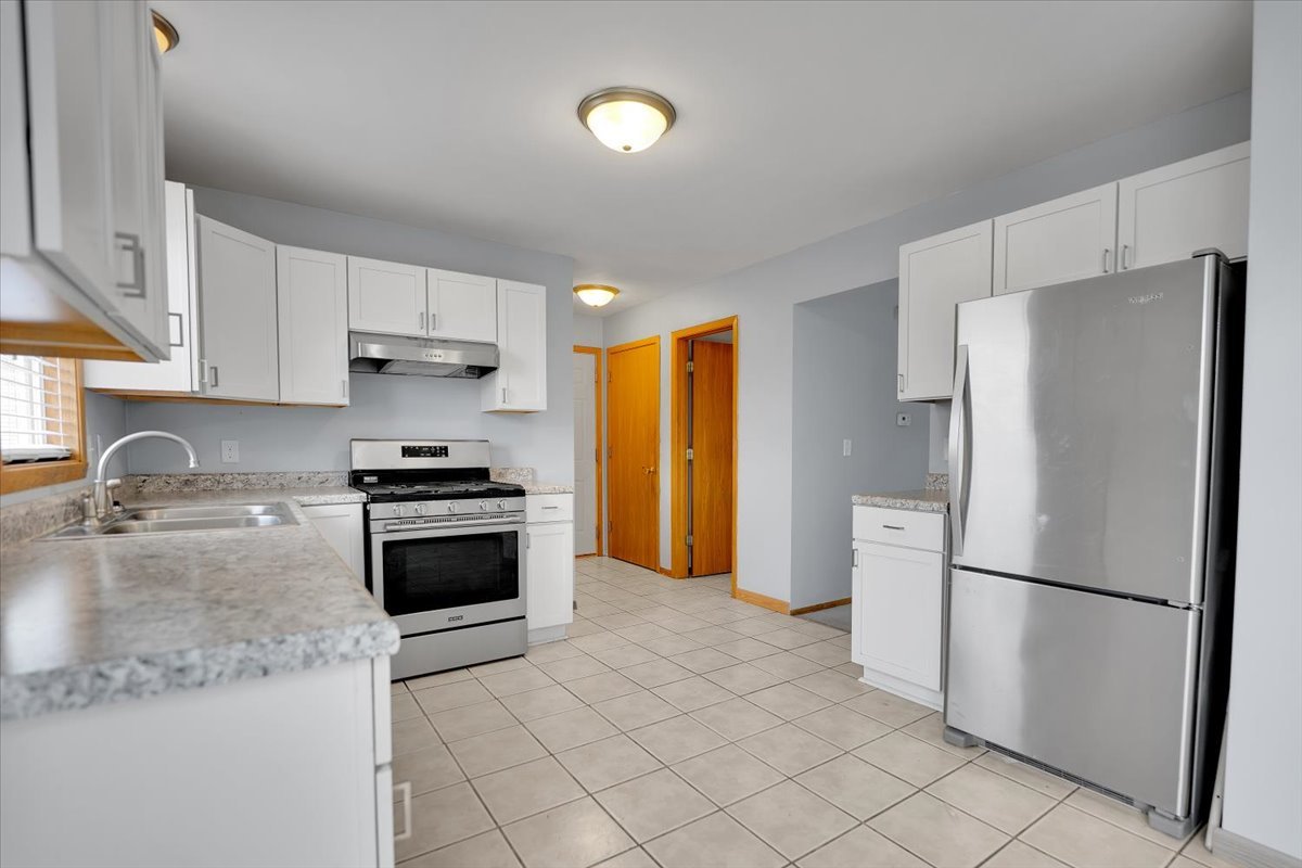 6621 Samantha Lane Rockford, IL 61107 - Photo 10 of 38 a kitchen with stainless steel appliances granite countertop a refrigerator stove a sink and dishwasher