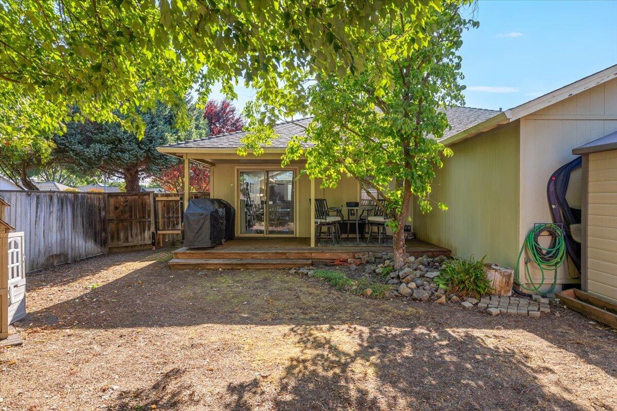 1111 Looking Glass Way Central Point, OR 97502 - Photo 25 of 30 27-CI_8550