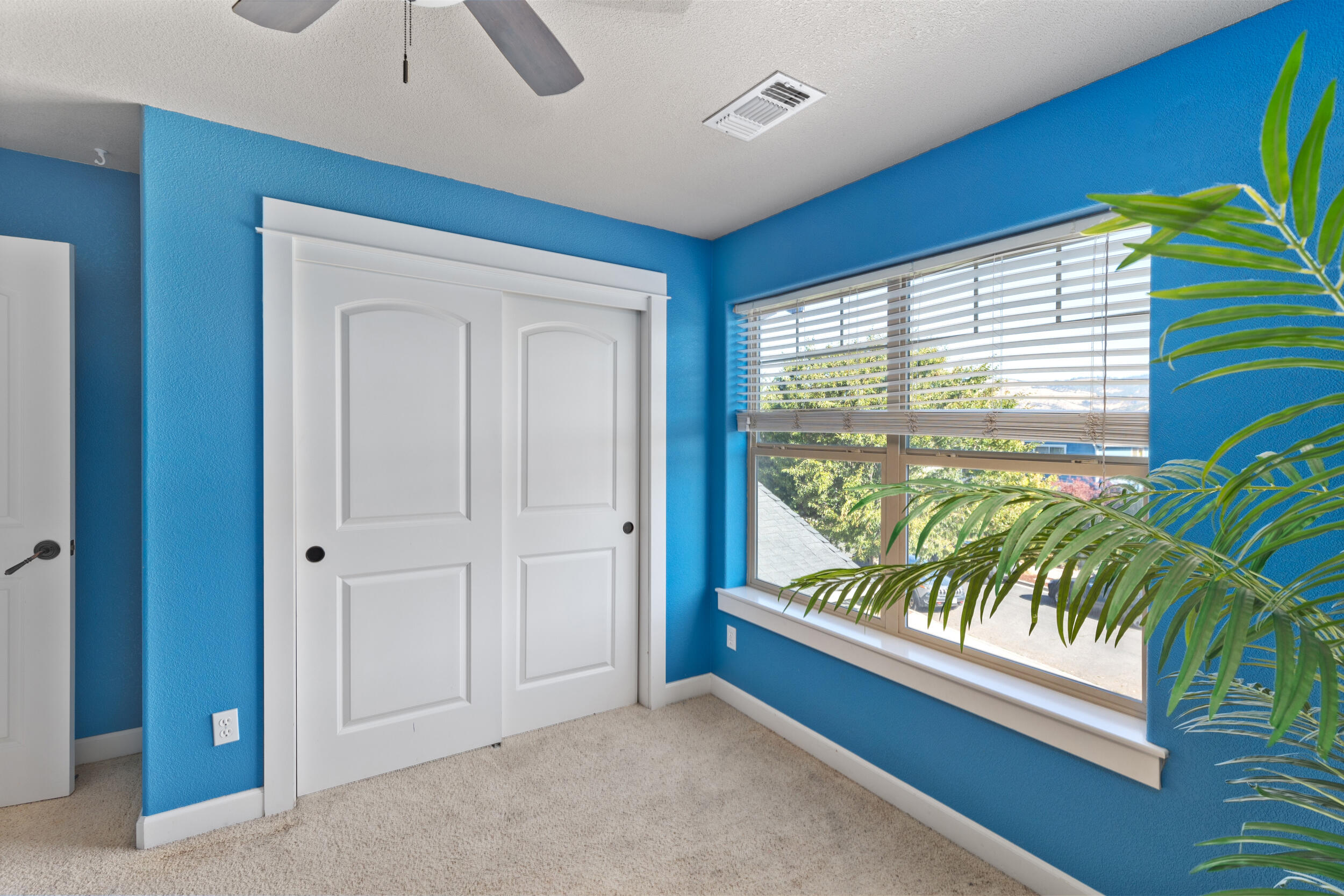 1032 Lithia Way Talent, OR 97540 - Photo 27 of 39 0R1A3944