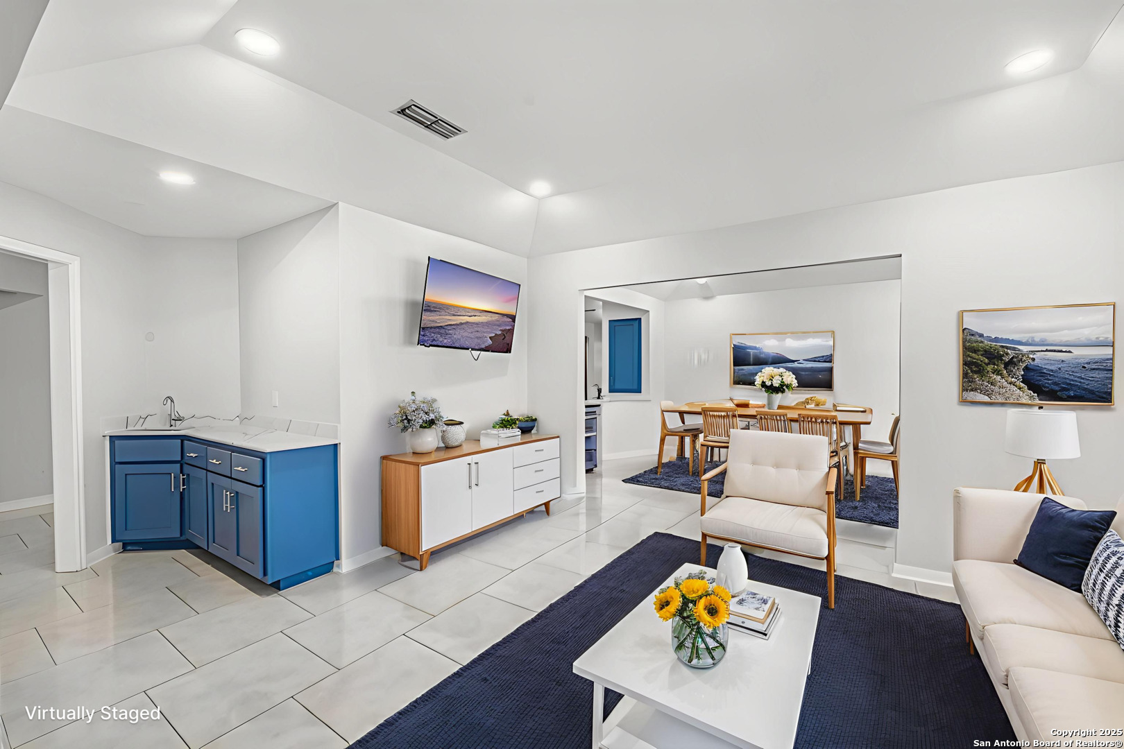 514 Jackson Keller Road San Antonio, TX 78216 - Photo 2 of 25 a living room with furniture and a couch