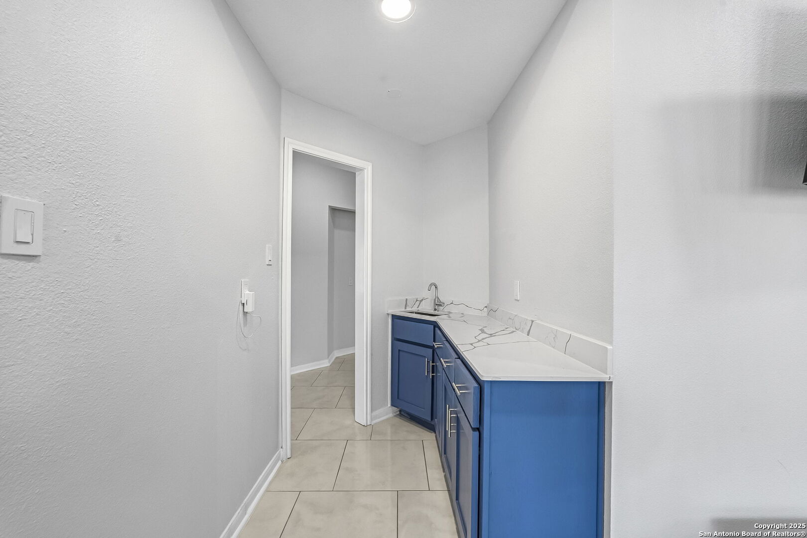 514 Jackson Keller Road San Antonio, TX 78216 - Photo 3 of 25 a bathroom with a sink vanity and mirror