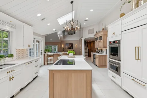 $1,864,000 | 21 Inlet View Path, East Moriches, NY 11940