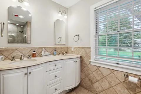 $1,864,000 | 21 Inlet View Path, East Moriches, NY 11940