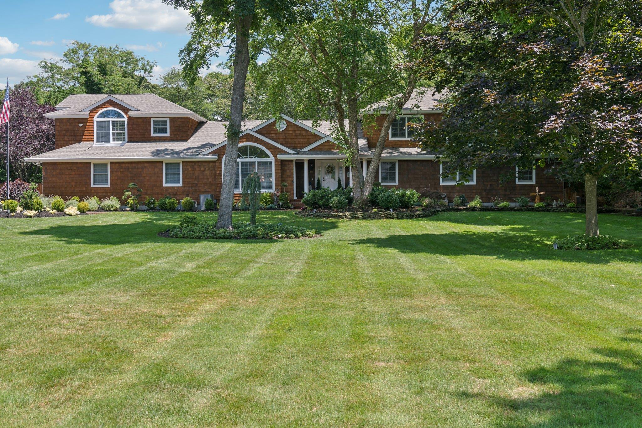 21 Inlet View Path East Moriches, NY 11940 - Photo 2 of 40 View of front facade with a front lawn